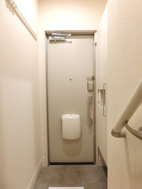 東京都小平市回田町(アパート)の賃貸物件の玄関