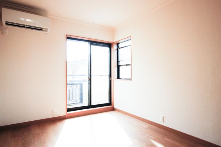 グッドパレス金沢文庫の居間