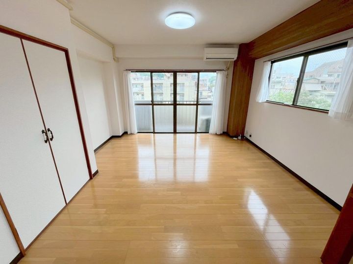 鹿児島県鹿児島市西田1(マンション)の賃貸物件の居間