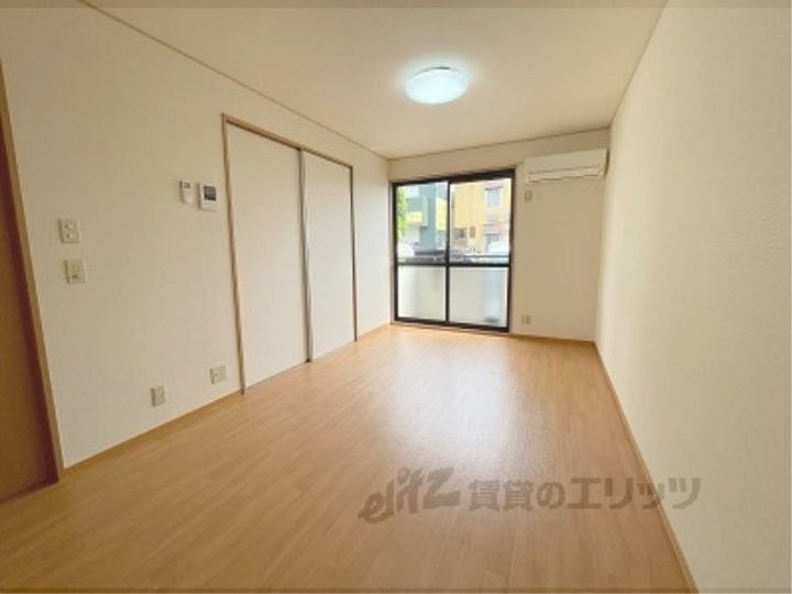 クラスタ-コートの居間