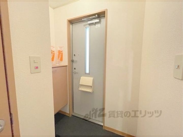 クラスタ-コートの玄関