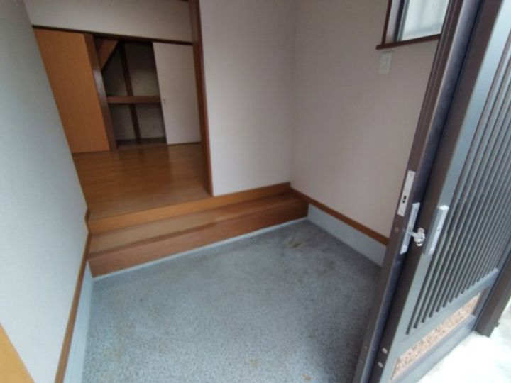 大阪府枚方市南中振2(一戸建)の賃貸物件の玄関