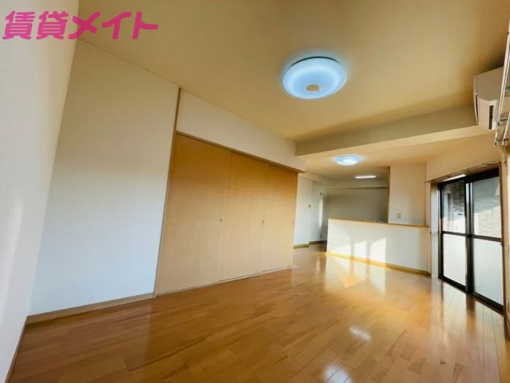 アーク・Kの居間