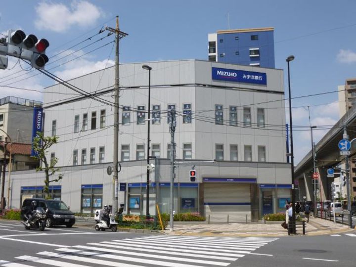シャルマンの周辺