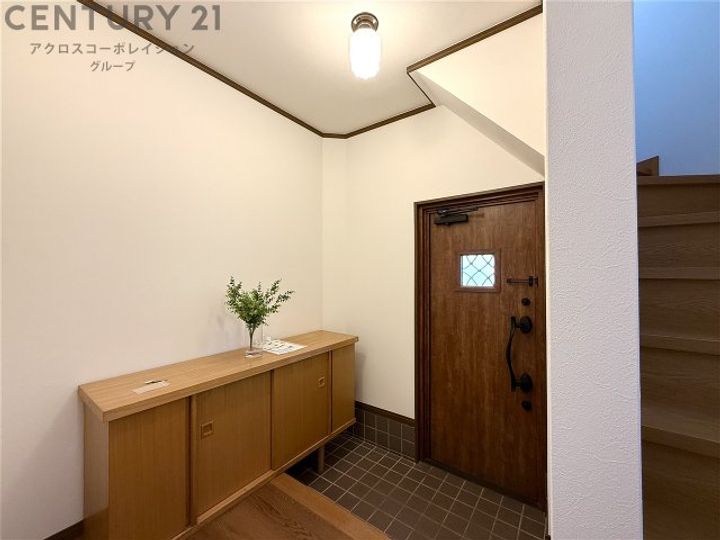 兵庫県宝塚市鶴の荘(一戸建)の賃貸物件の玄関