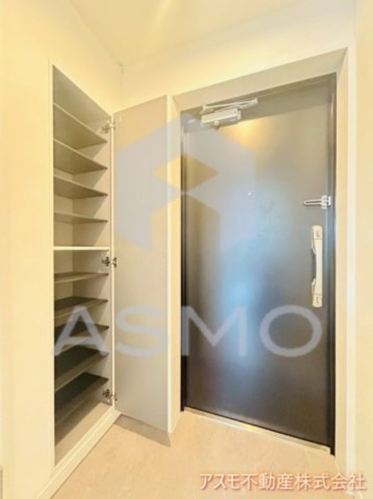 大阪府大阪市北区黒崎町(マンション)の賃貸物件の玄関