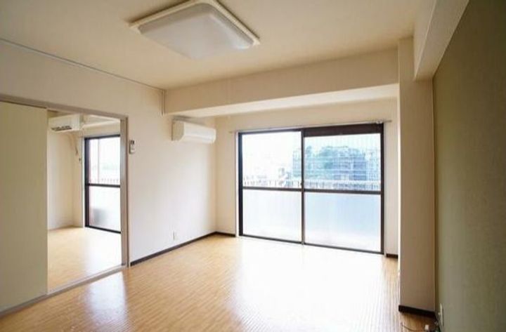 神奈川県横浜市神奈川区台町(マンション)の賃貸物件の居間