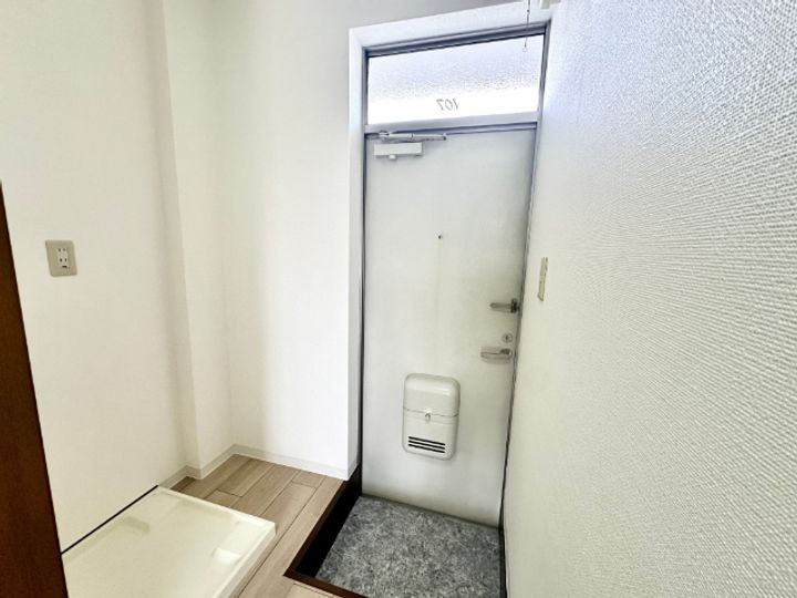 ハイツセレベスの玄関