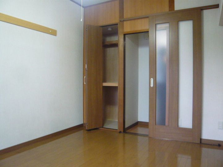 吉村ビルの居間