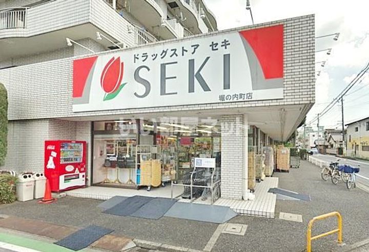 ル・ドージュの周辺