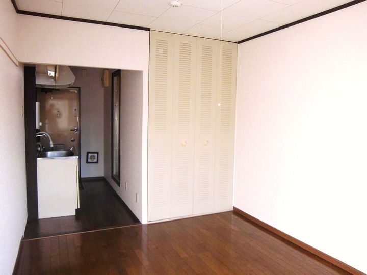 SKハイツ IIの居間