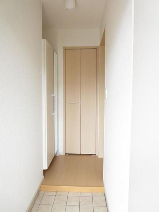 グレイスフル江川 Cの玄関