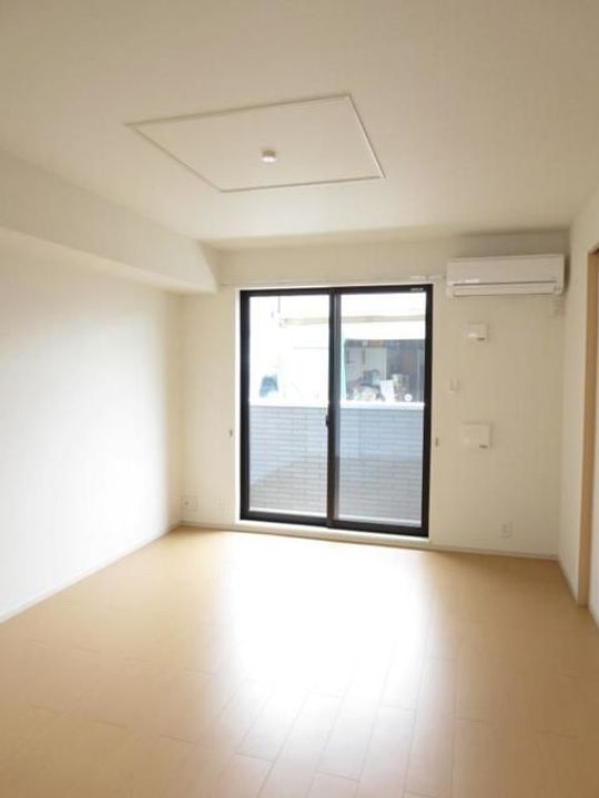 グレイスフル江川 Cの居間