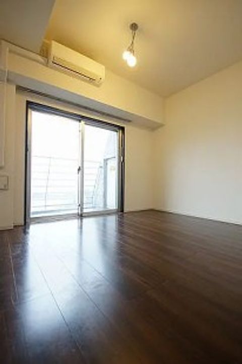 神奈川県横浜市神奈川区東神奈川2(マンション)の賃貸物件の居間