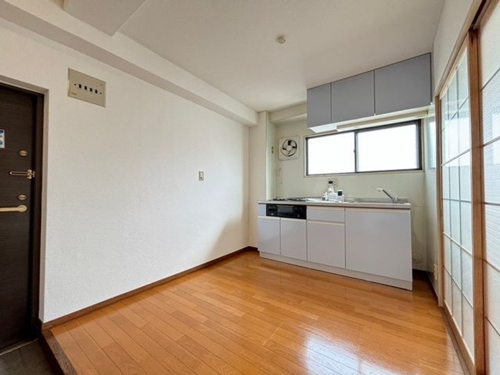 河元ビルの居間