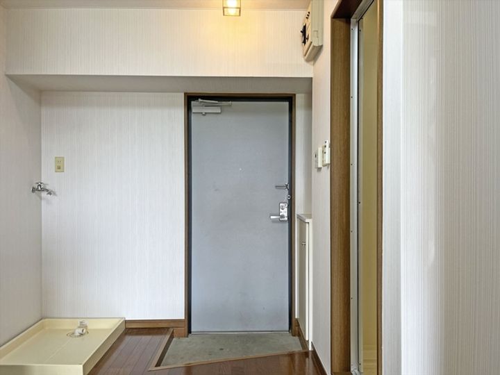 サンヒルズマンションの玄関