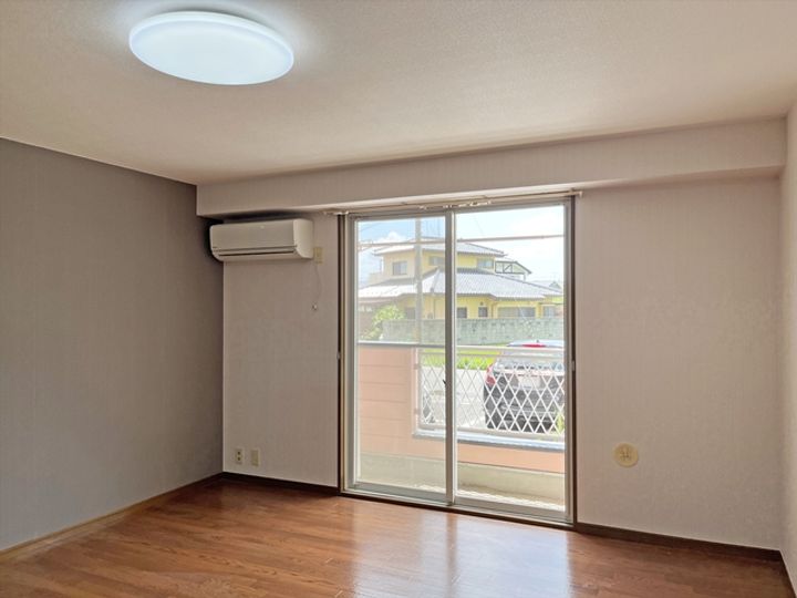 サンヒルズマンションの居間