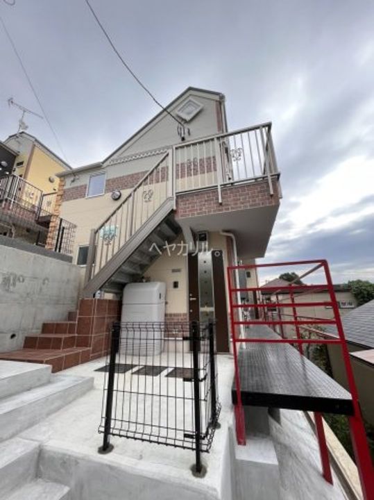 神奈川県横浜市神奈川区子安通3の賃貸アパートの外観