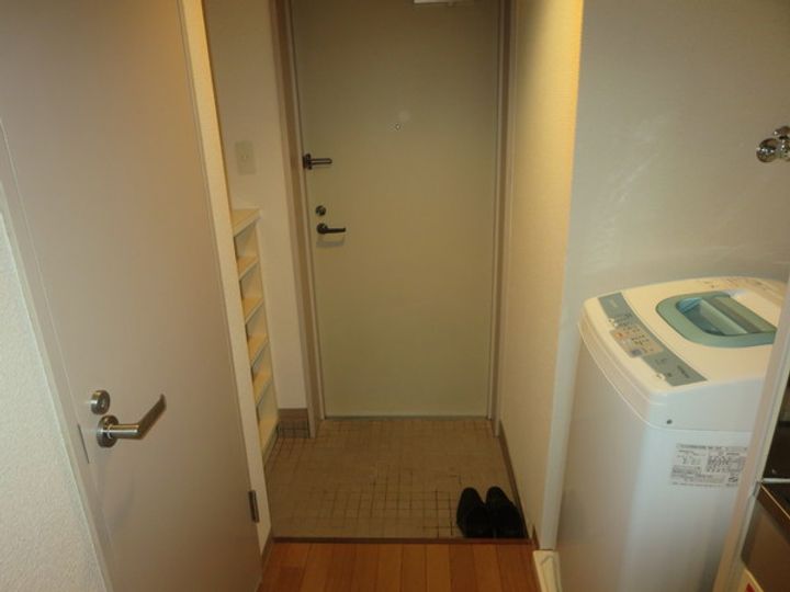 ジュネス自由ヶ丘の玄関