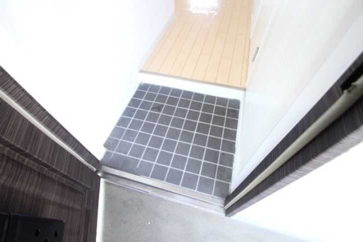 メゾン千田町の玄関