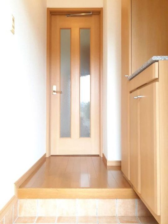 ルシヨン A棟の玄関