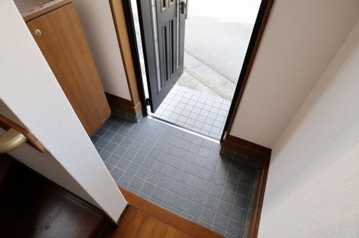東京都昭島市中神町1(一戸建)の賃貸物件の玄関