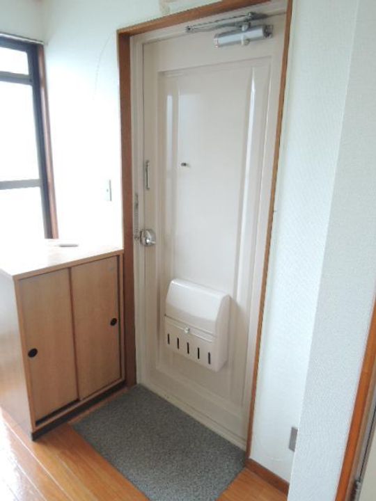 ウエダビルの玄関