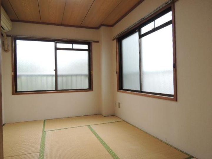 ウエダビルの居間