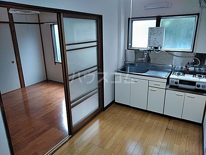 小池マンションの居間