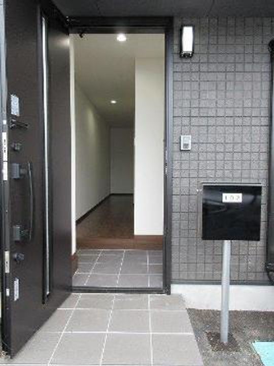 愛媛県宇和島市坂下津(アパート)の賃貸物件の玄関