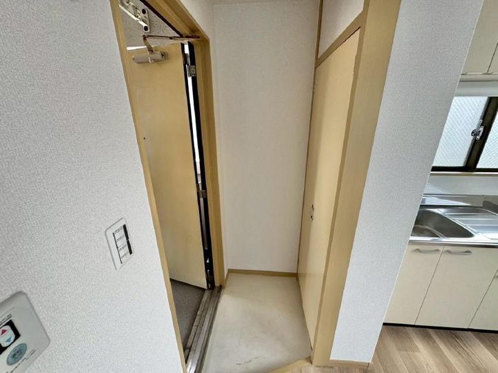 田口ビルの玄関