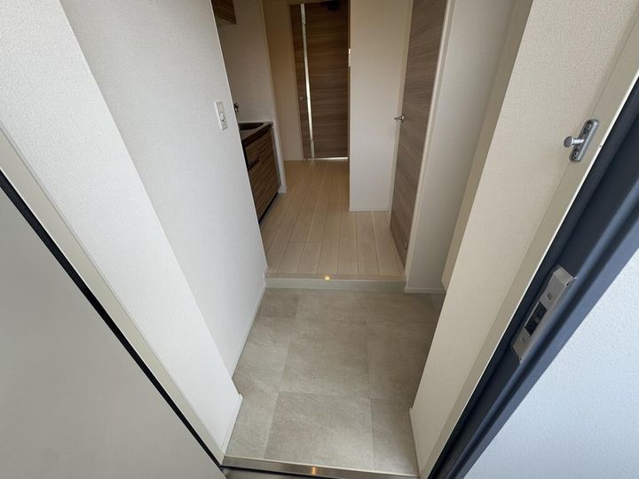 ロージェ泉中央の玄関