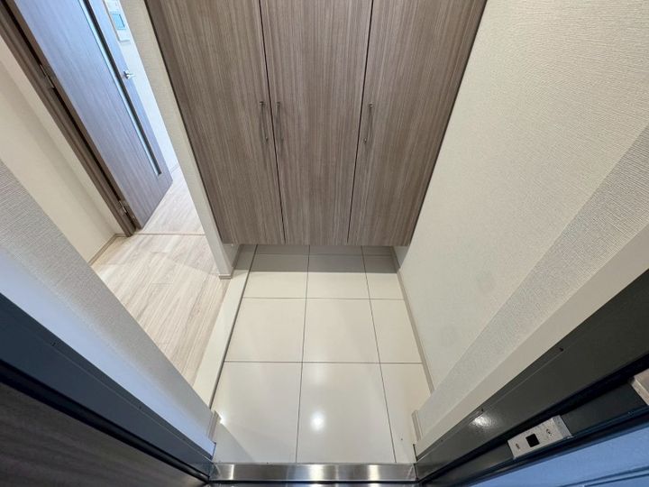 プレサンス レイズ 新梅田Cの玄関