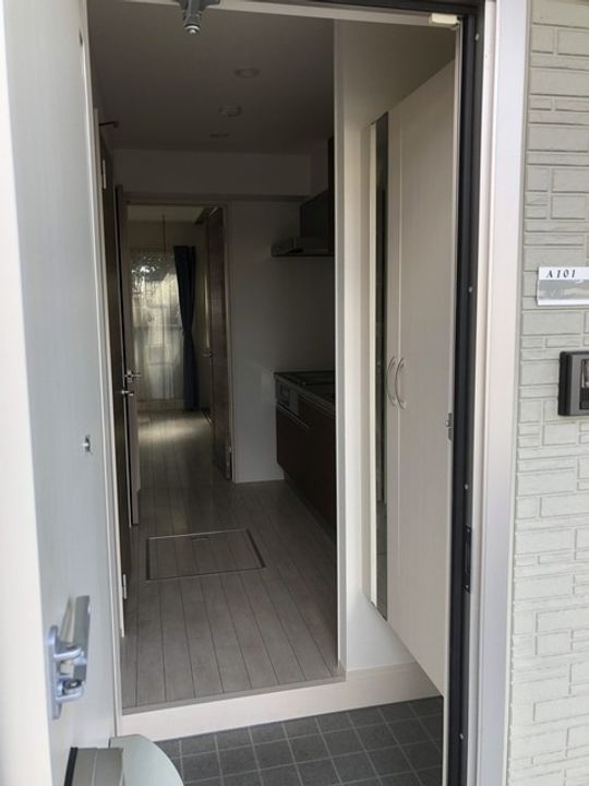 ヴェールクレールBの玄関