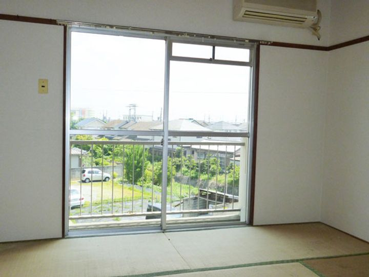植松マンションの居間