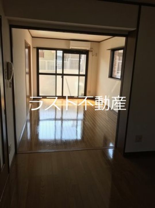 サンフラワーIの居間