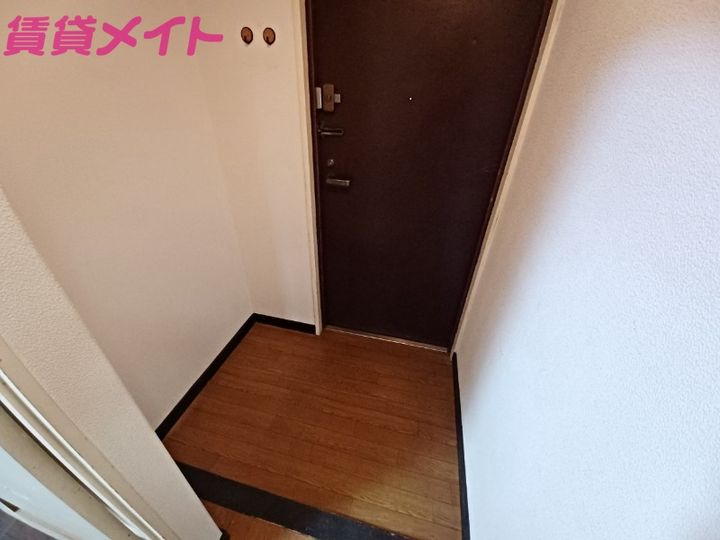 タウンヒルズ岩瀬の玄関