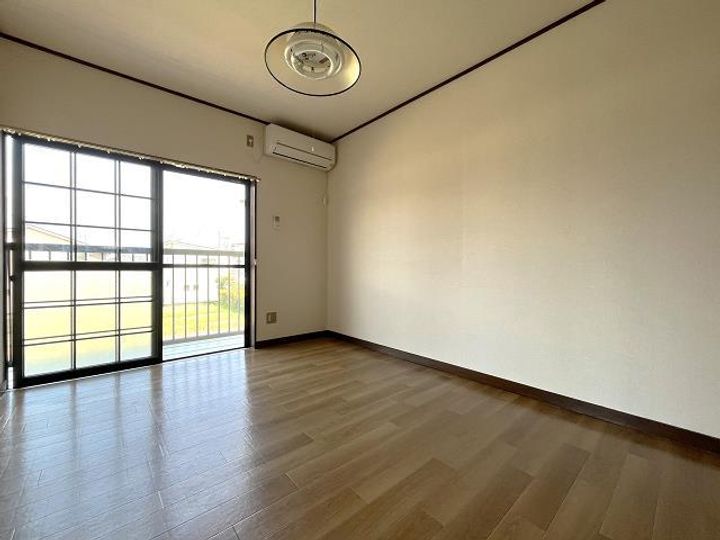 岡田ハイツBの居間