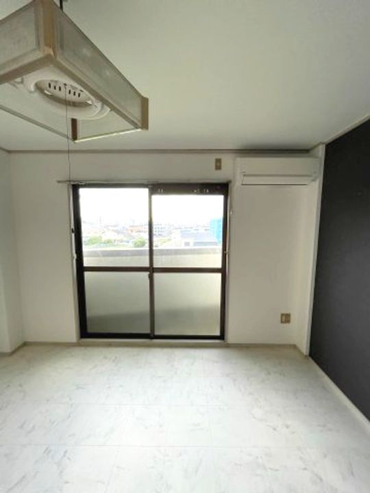 山口ハイツの居間