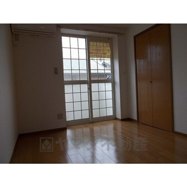 エスニックハウスA棟の居間