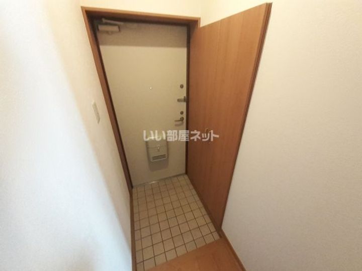 ロジュマンフェールの玄関