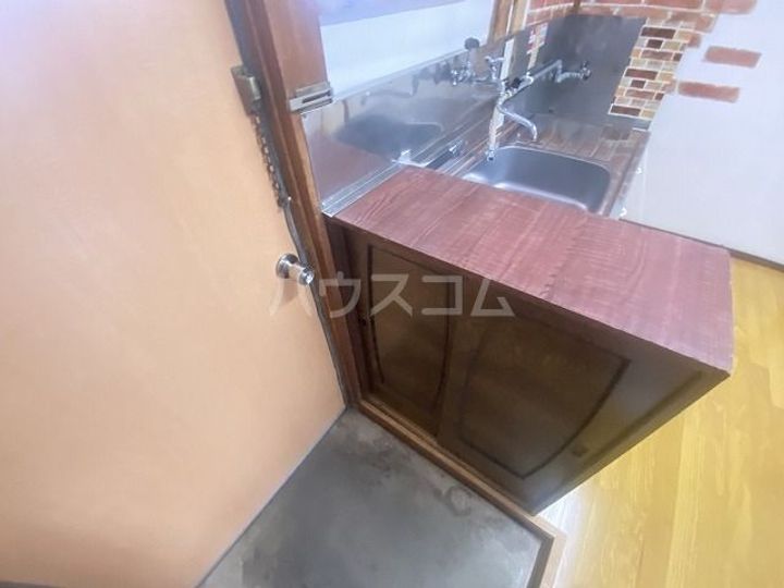 守屋アパートの玄関