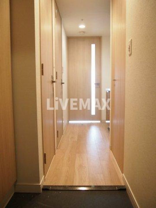 プレサンス鶴舞公園セラヴィの玄関