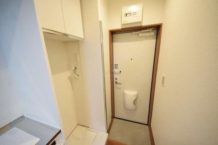 東京都調布市上石原2(アパート)の賃貸物件の玄関