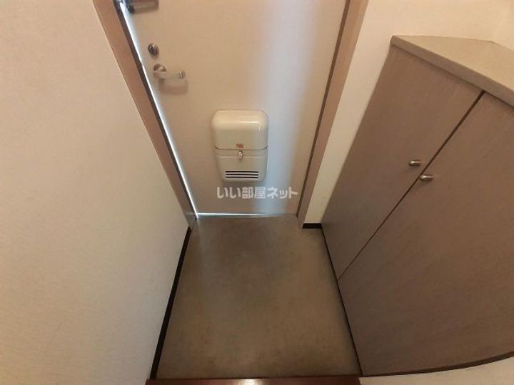 メゾンフォーラムの玄関