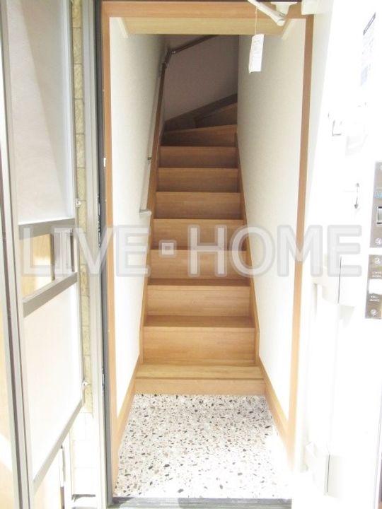 東京都中野区大和町2(アパート)の賃貸物件の玄関