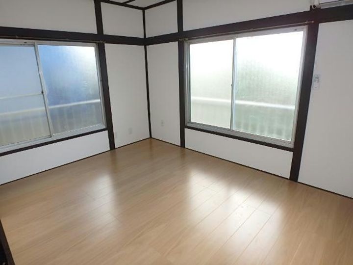 榎屋第二ハイツの居間