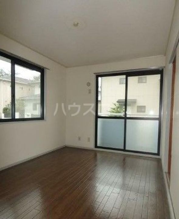 ハピネスブルーB棟の居間