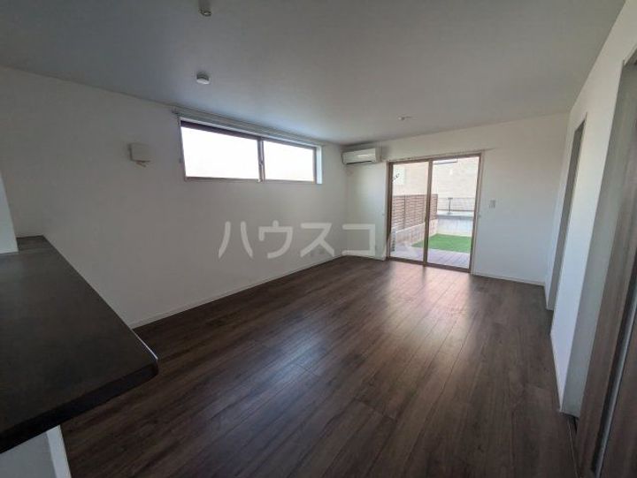 神奈川県藤沢市鵠沼海岸1(一戸建)の賃貸物件の居間