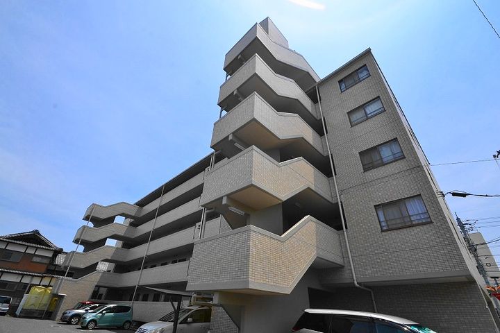 ソフィアコート楽々園の外観